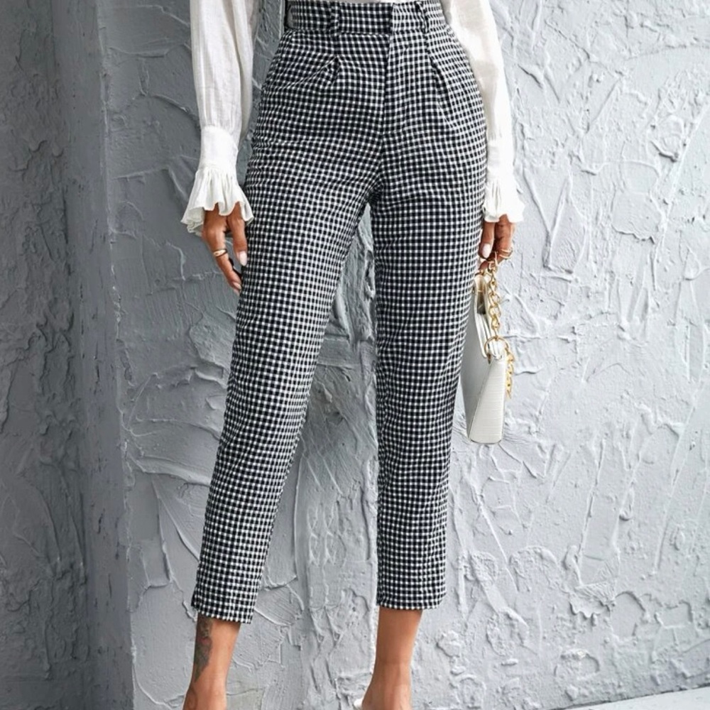 Medium high waisted womens pants